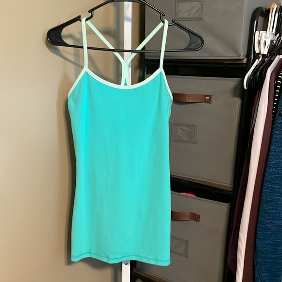 lululemon athletica Tops - Lululemon Power Y Tank Sz 6 Bali Breeze Sea Mist Aqua Green Built in Bra 744